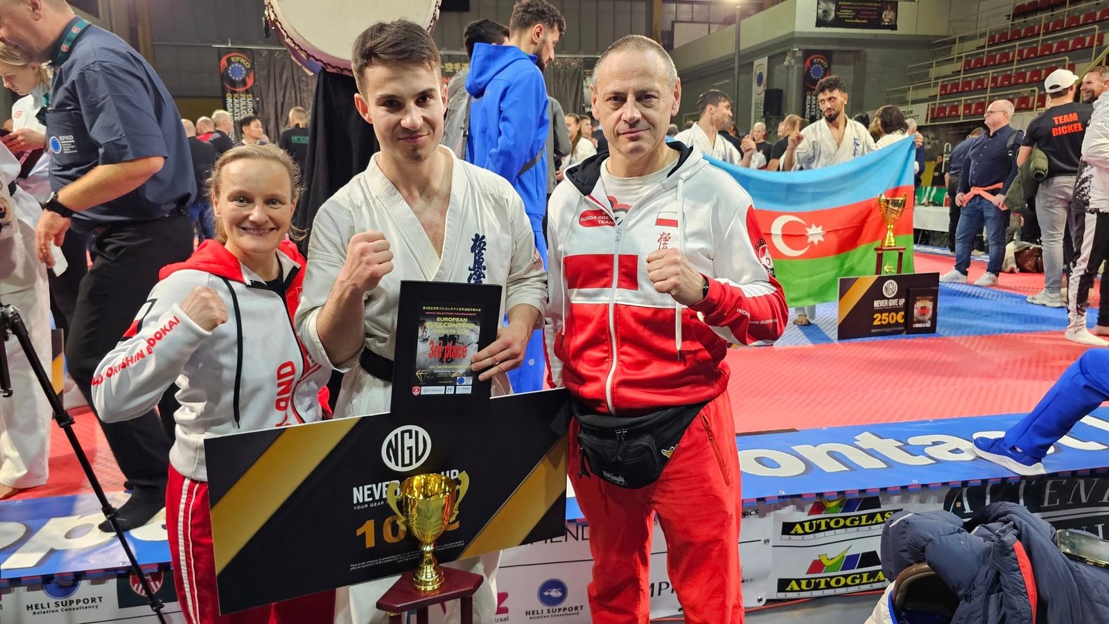 Szymon Olpiński po wywalczeniu kwalifikacji do Mistrzostw Świata WFKO wspólnie z shihan Agnieszką Winek oraz shihan Pawłem Juszczykiem, Nadchodzi Era Jedności? Kulisy 1. Mistrzostw Świata WFKO! Okiem Sportowca